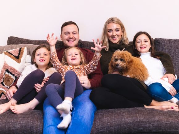 Platform Cunstomer Annual Report - Happy family sat on a sofa
