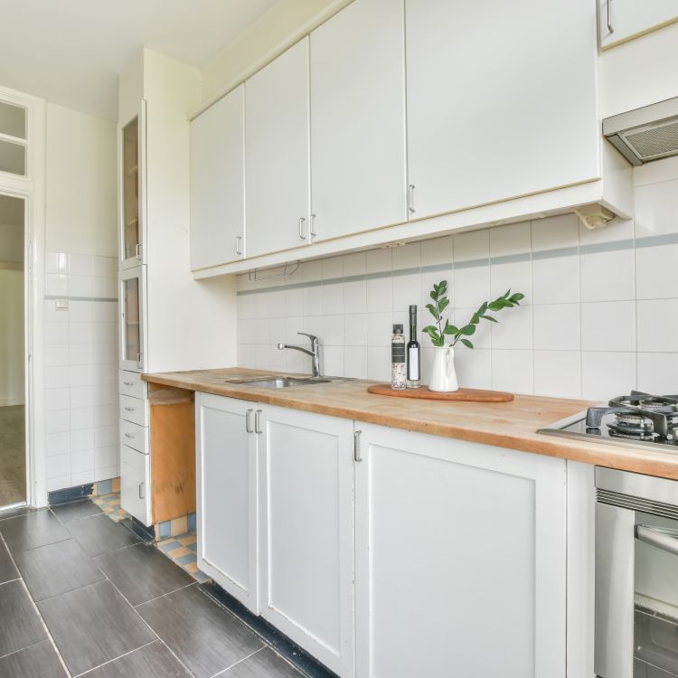 Leaving your home in good condition - a clean and tidy empty kitchen in a vacant property